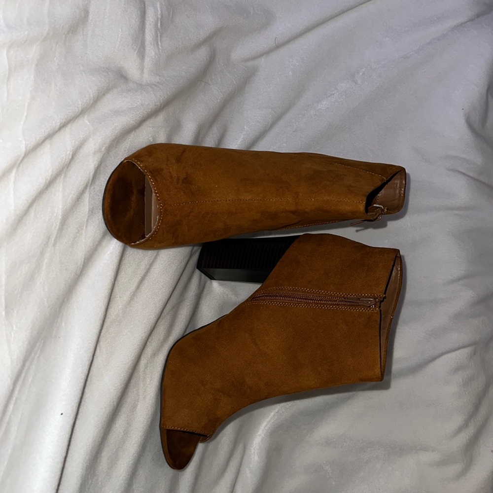 Open Toe Bootie With Heel Zips Up On Side - image 3